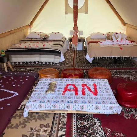 Les Nuits Insolites De Madine Frühstückspension